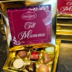 chokladask med handgjorda praliner. Mors dag present.