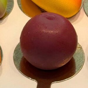 Viral fruktbakelse trompe loèil passionsfrukt upplevelse att äta.